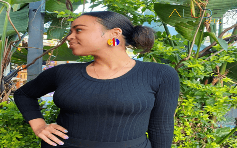 Qwe Small Modern Iziqhaza