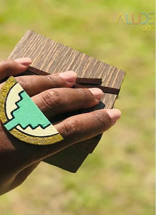 Kunjalo Hand Ring